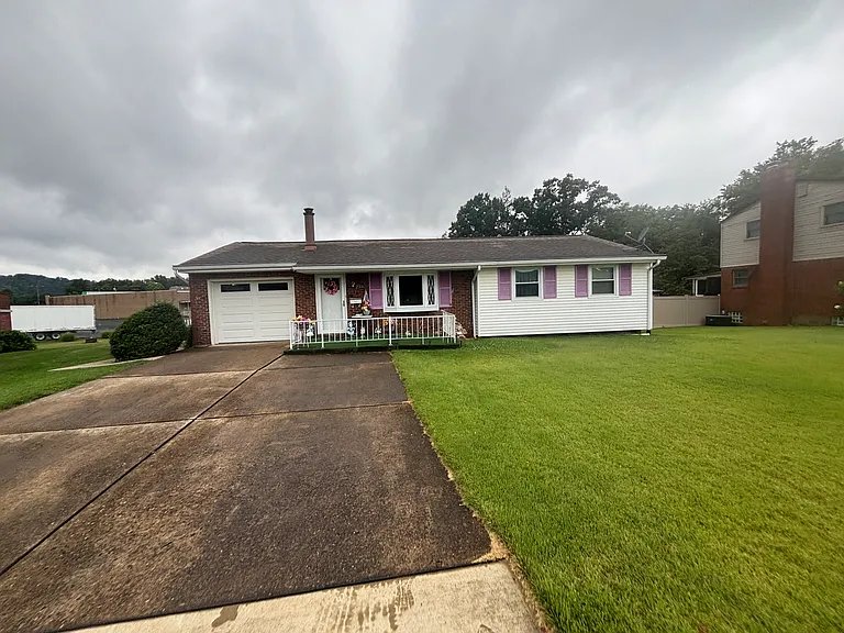 225 Fairhaven Dr — Photo 1