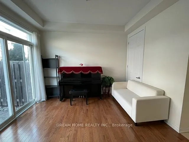 18 Yates Ave — Photo 4