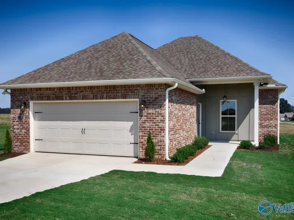 152 Elledge Farm Dr, Hazel Green, AL 35750