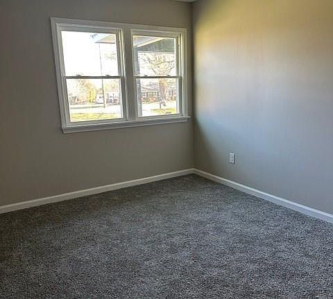 5th image of 623 Oak Grove Rd