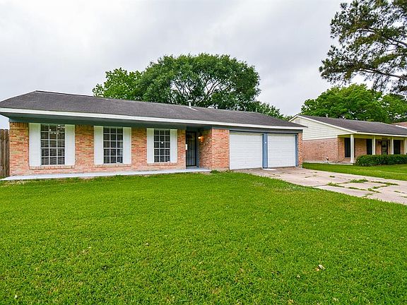 Great size lot with only one set of neighbors.