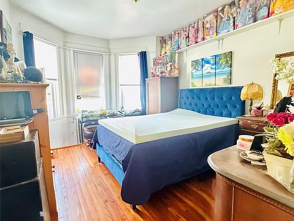 3rd image of 94-32 86th Road