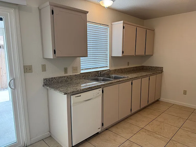 2047 Deauville Dr — Photo 29