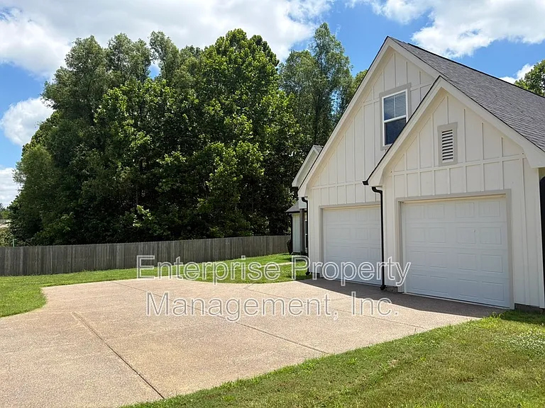 239 McLaughlin Dr — Photo 4