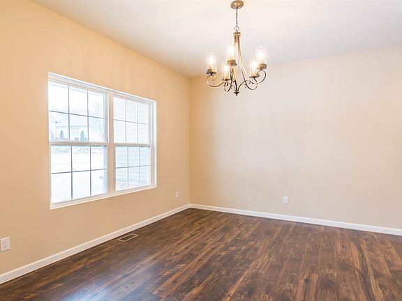 5th image of 852 N Amanda Ln
