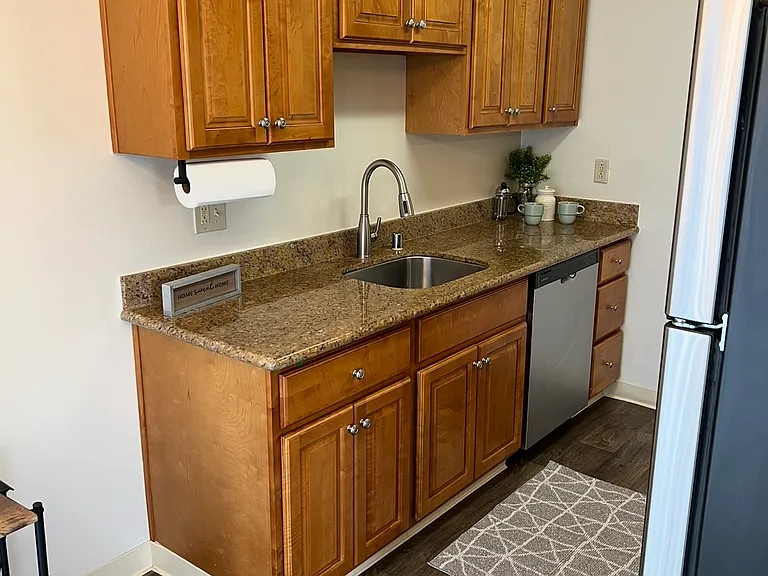 5900 Jefferson Ave — Photo 5