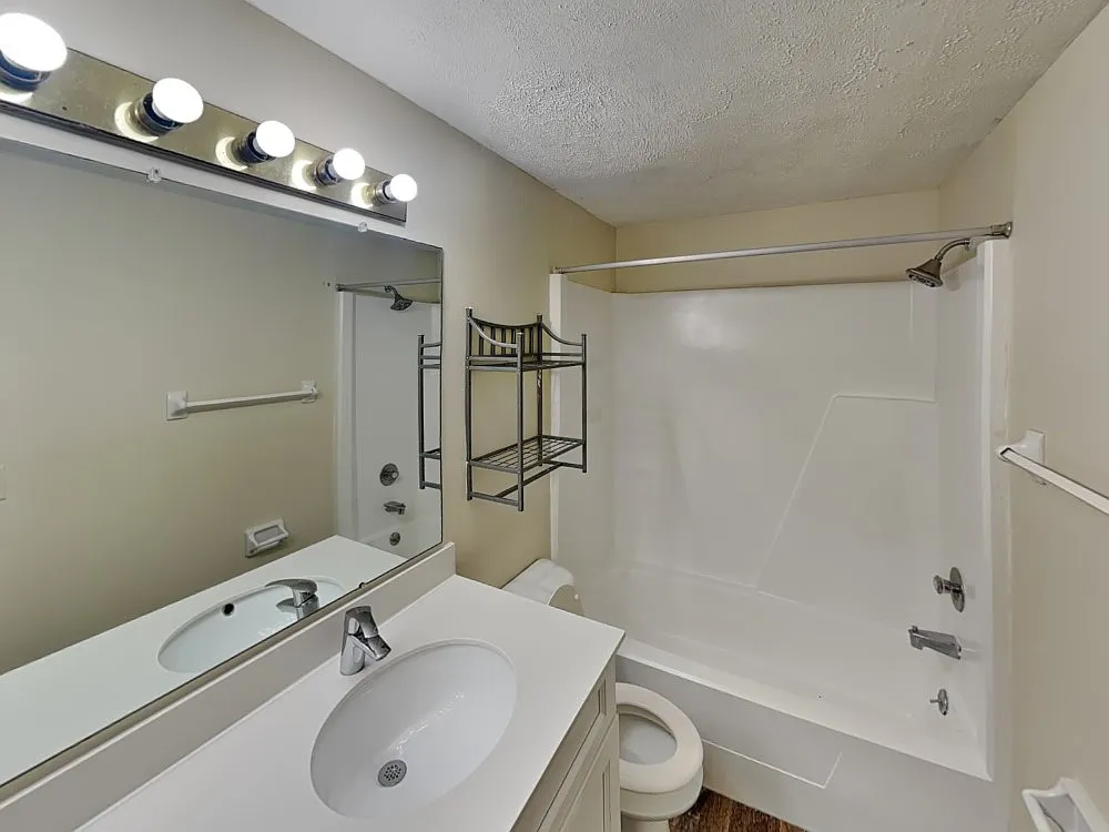 4 bed, 1800 sqft, $2,740 — Photo 3
