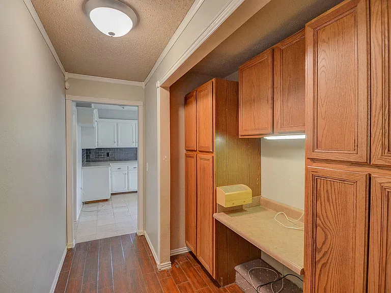 9800 Craford Ct — Photo 10