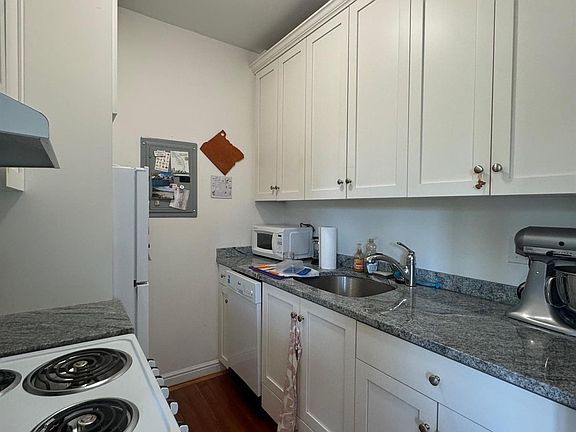 4th image of 2 Craigie St #3