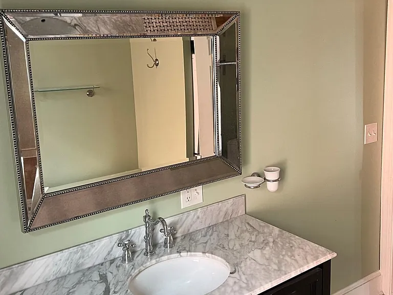 702 4th St SE — Photo 9