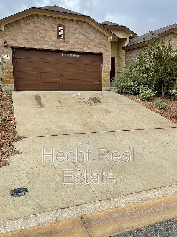 3 bed, 2.0 bath, 1372 sqft, $1,445 — Photo 2