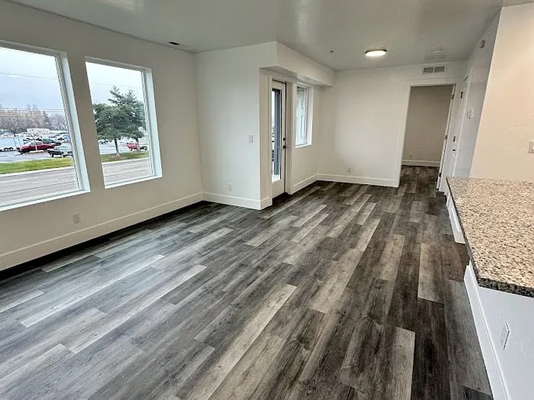 1521 Clear Creek — Photo 2