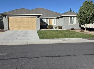 421 Dog Leg Dr, Fernley, NV 89408