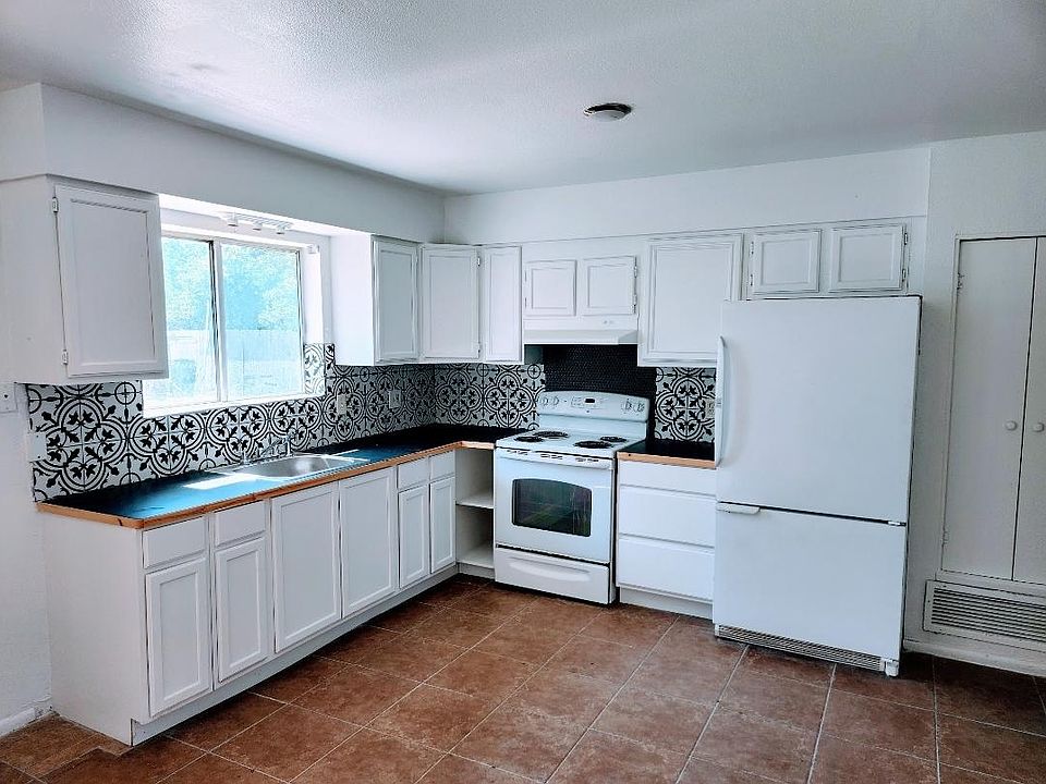 1st image of 7219 N 35th Ave #9
