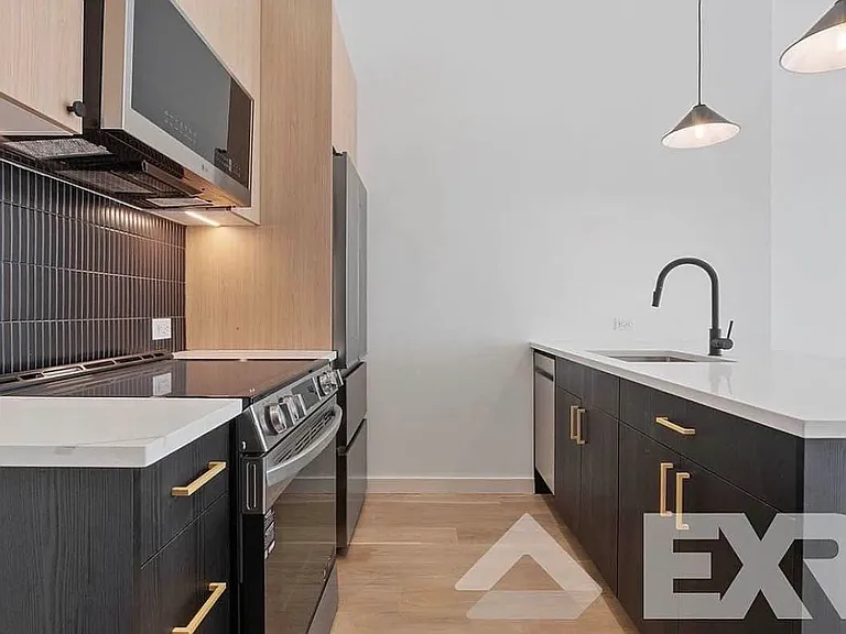 11-14 35th Ave #522 — Photo 11