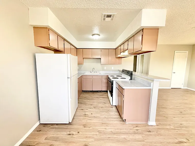 1400 Henry Dr — Photo 4