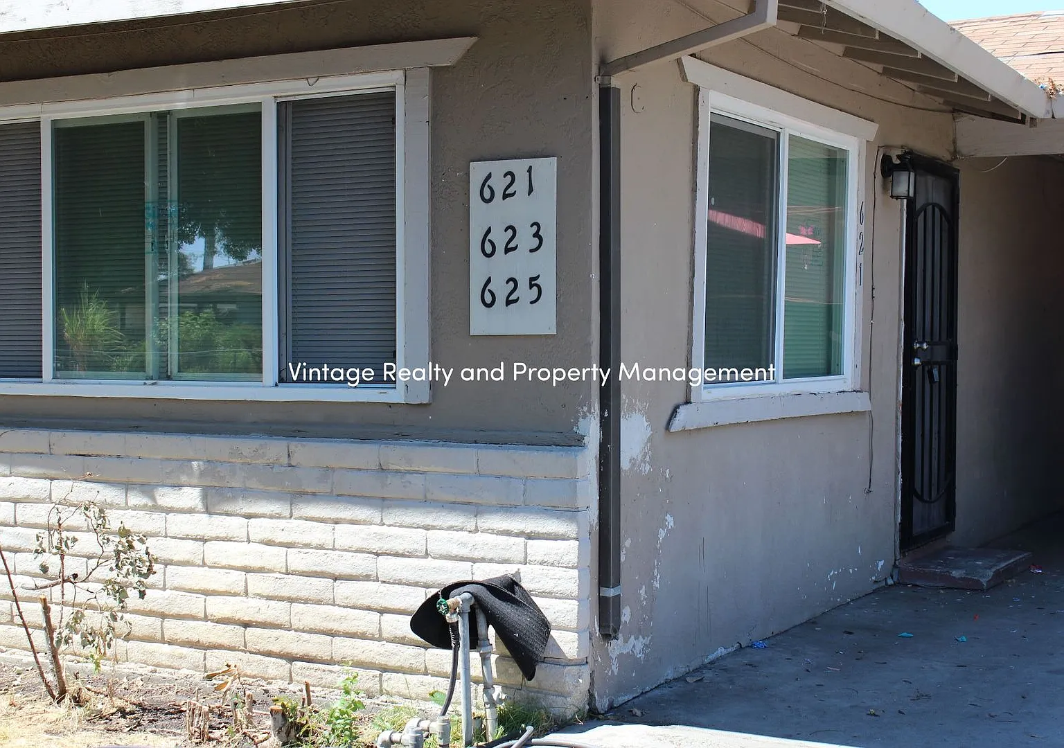 Updated 2-bedroom, 1 bathroom Tri-plex unit located in North Stockton. — Photo 1