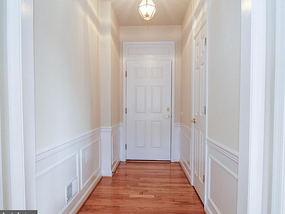 3rd image of 11 Harborton Ln