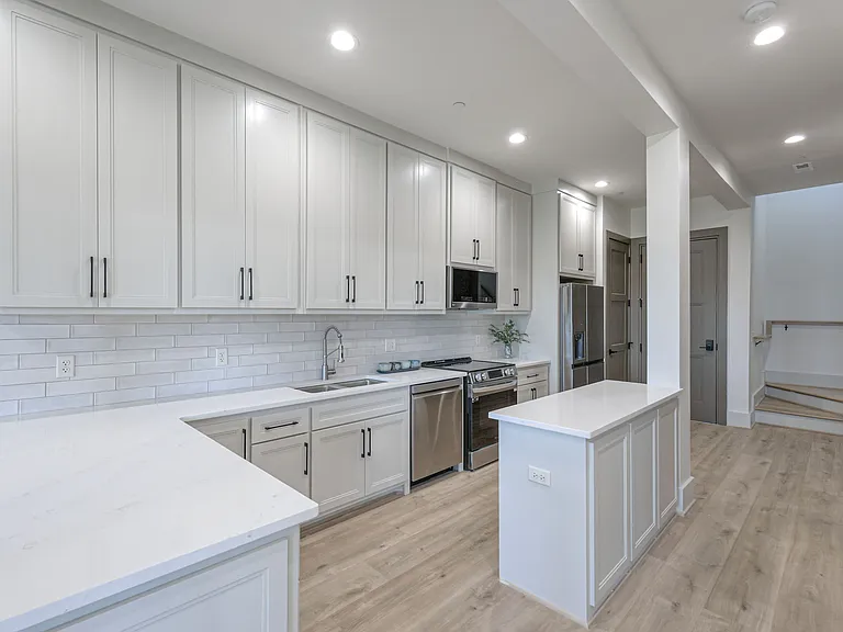 1025 Southwalk Dr — Photo 13