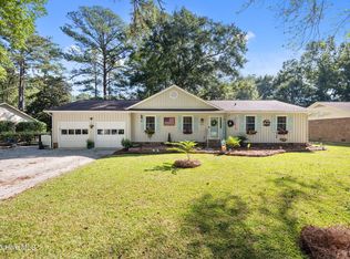 3013 Red Fox Rd, Trent Woods, NC 28562