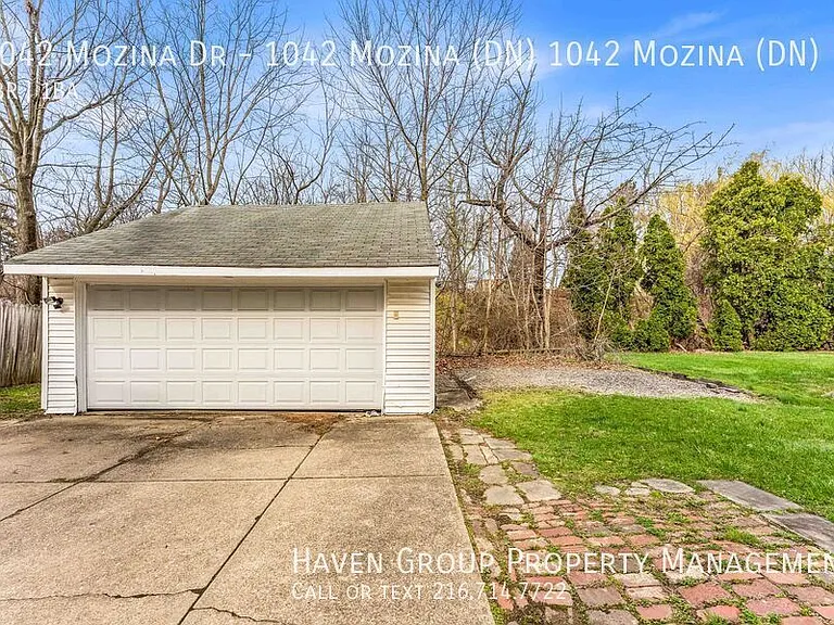 1042 Mozina Dr #104 — Photo 24