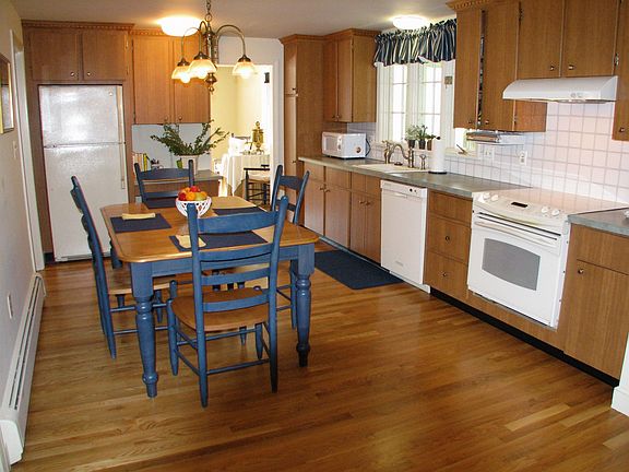Eat in kitchen