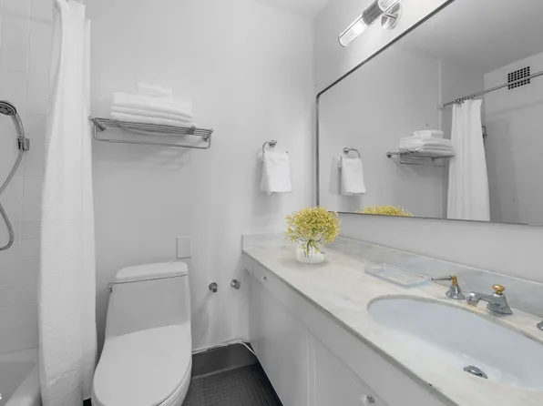 303 East 57th Street image 11 of 15