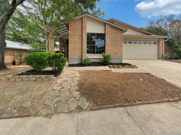 106 DEERGLEN AVE, Universal City, TX 78148