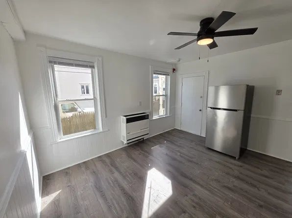  328 2nd Ave 1stflr Updated 2b/1b Petsok Laundry Spacious Newfloors, 328 2nd Ave #1R, Woonsocket, RI 02895