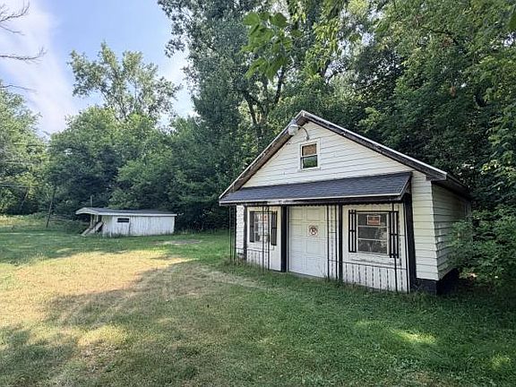 4th image of 1115 Gun Club Rd