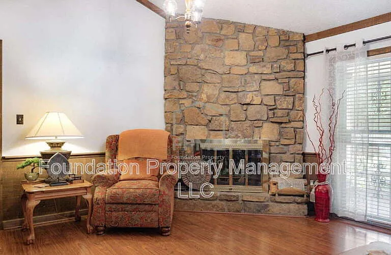 4377 Springwind Rd — Photo 8