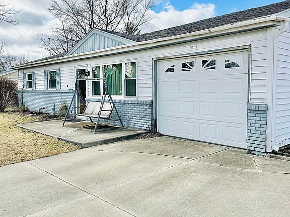 2nd image of 3001 S Chippewa Ln