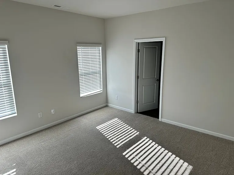 2805 Plantation Way — Photo 8