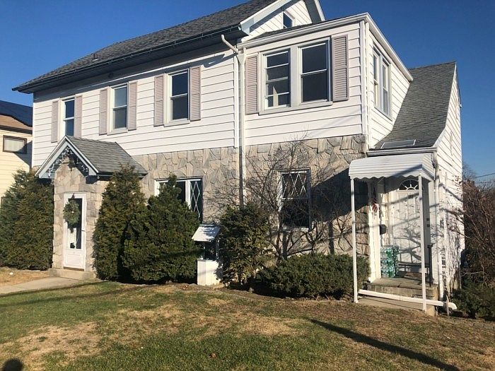 1st image of 151 Fairview Ave #2