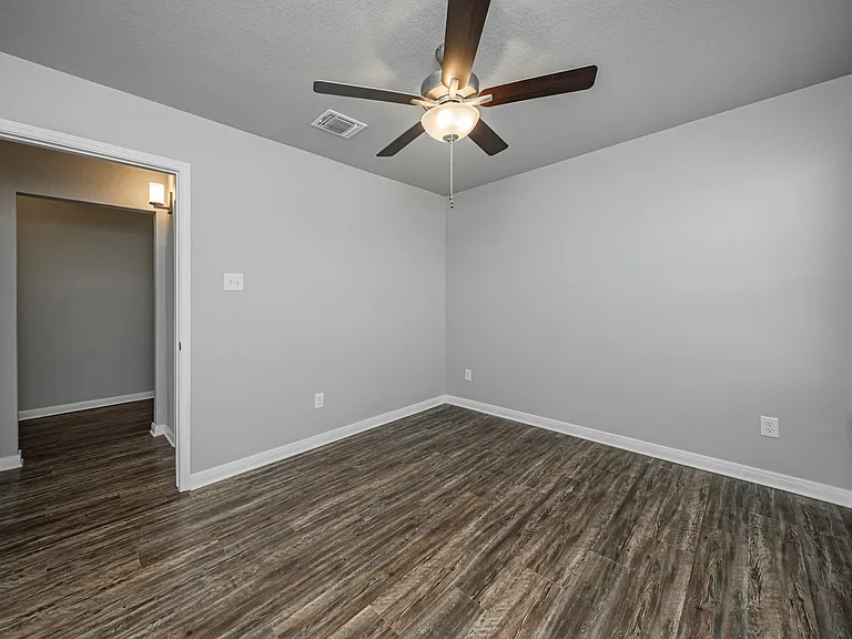 1368 Kingsgate Dr — Photo 40