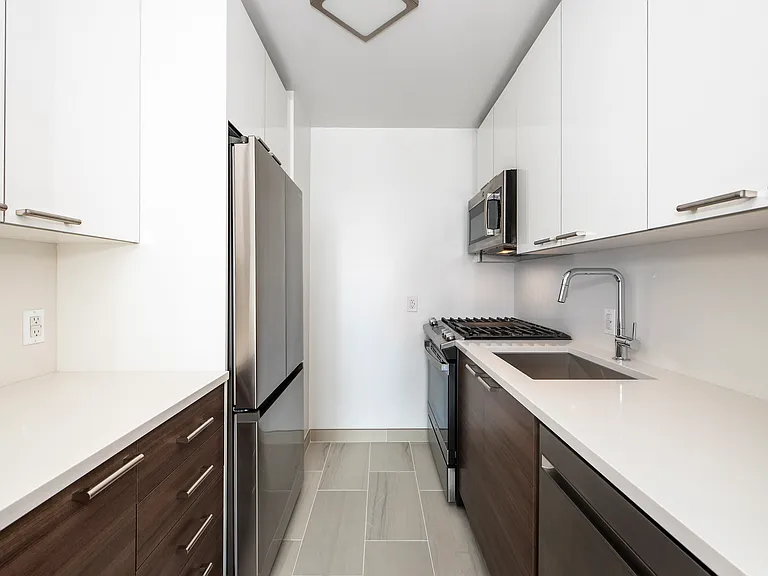 429 E 52nd St #21F — Photo 1