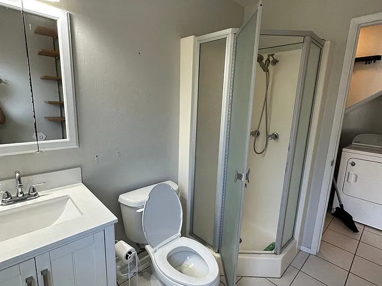 1058 Awawamalu St #E — Photo 16