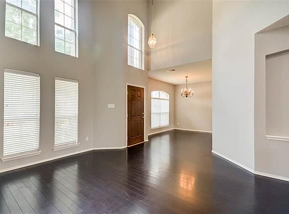 3rd image of 5603 Westwood Ln