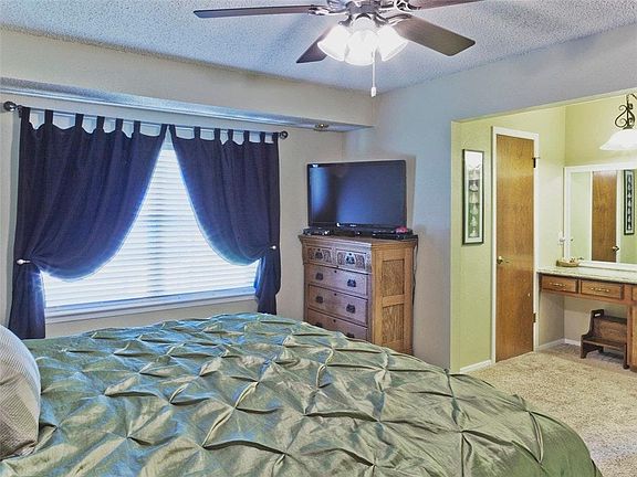 3rd image of 2611 Hilldale Blvd