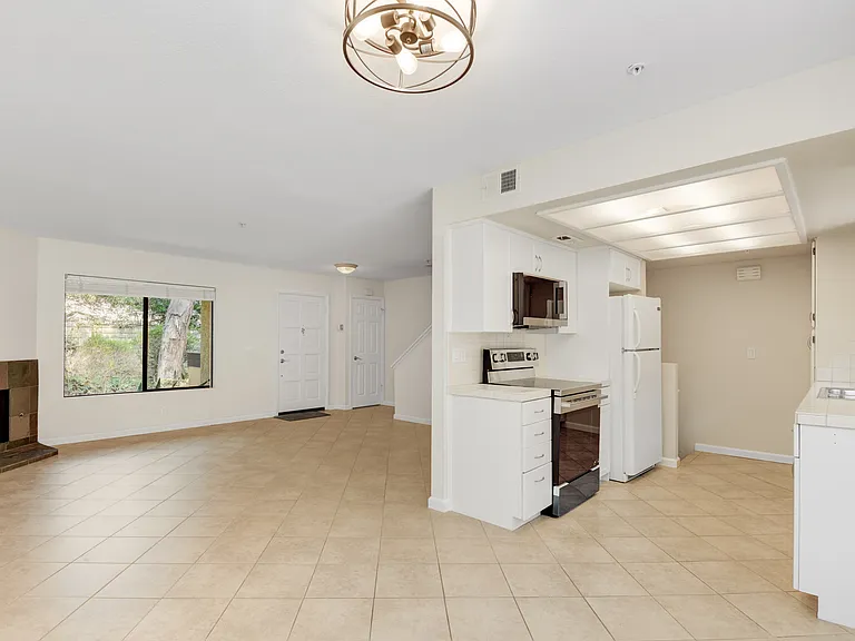 1680 N Coast Hwy N #21 — Photo 8
