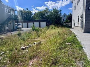 160 Smith St, Elizabeth, NJ 07201