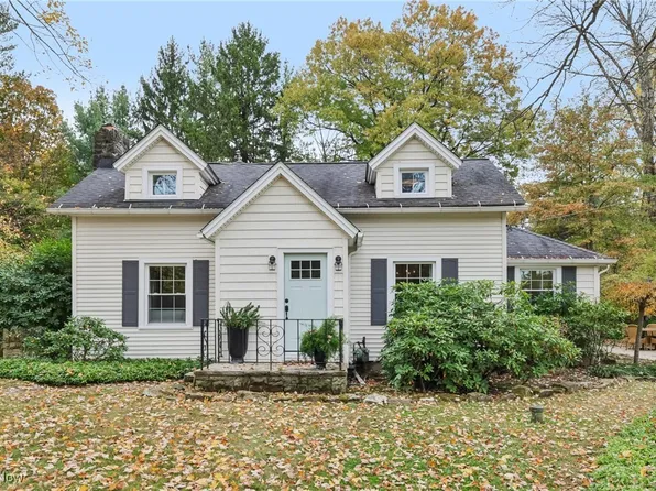 15745 Hemlock Rd, Chagrin Falls, OH 44022