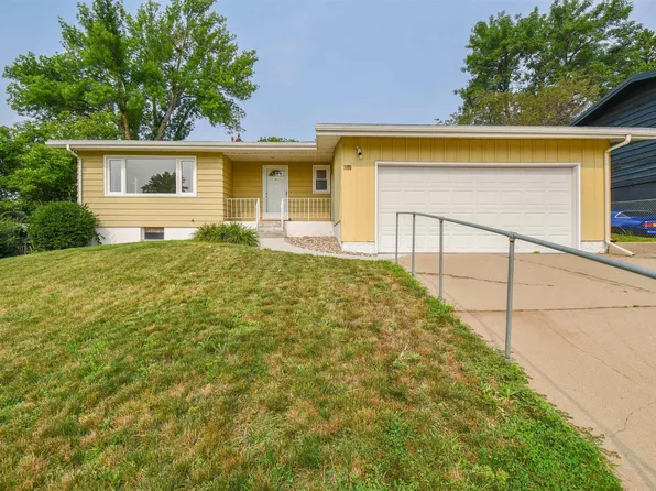 3105 S Holly Ave, Sioux Falls, SD 57105