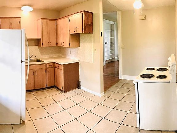 3rd image of 538 E Market St APT 2