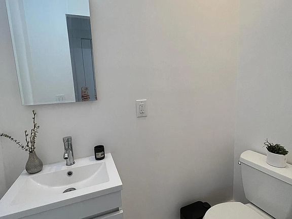 3rd image of 204 Hopkins Ave Floor 2