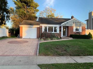 26 Preston Ln, Syosset, NY 11791