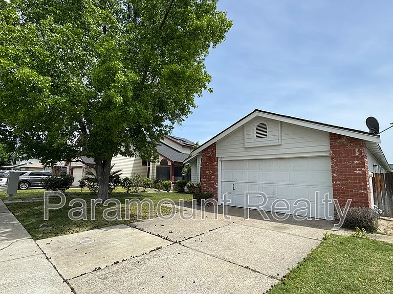 1230 Mohr Cir — Photo 3