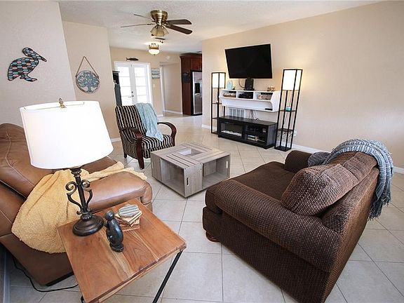 2nd image of 10423 Kumquat Ln