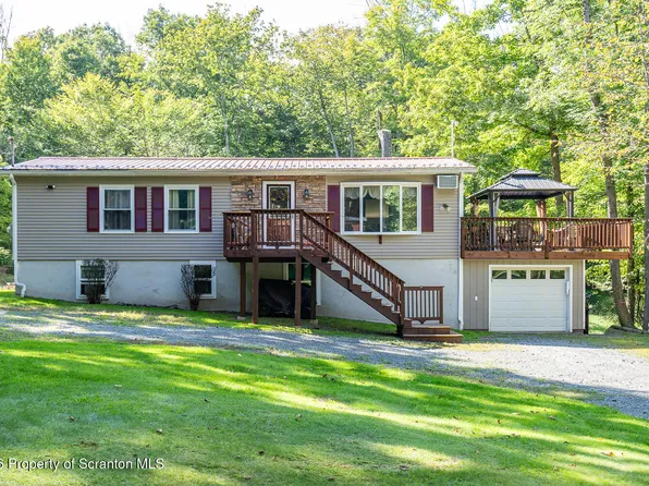 5 Chipmunk Trl, Hawley, PA 18428