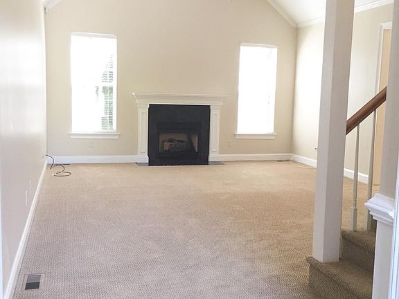 Great Room w/ Gas Fireplace